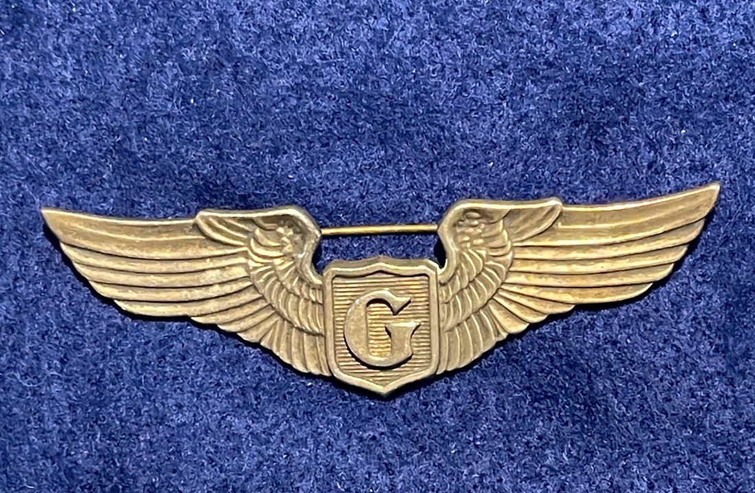 WWII AAF Glider Pilot's Wings: Original "Juarez" pattern. Full-size. Missing roller catch (very common)