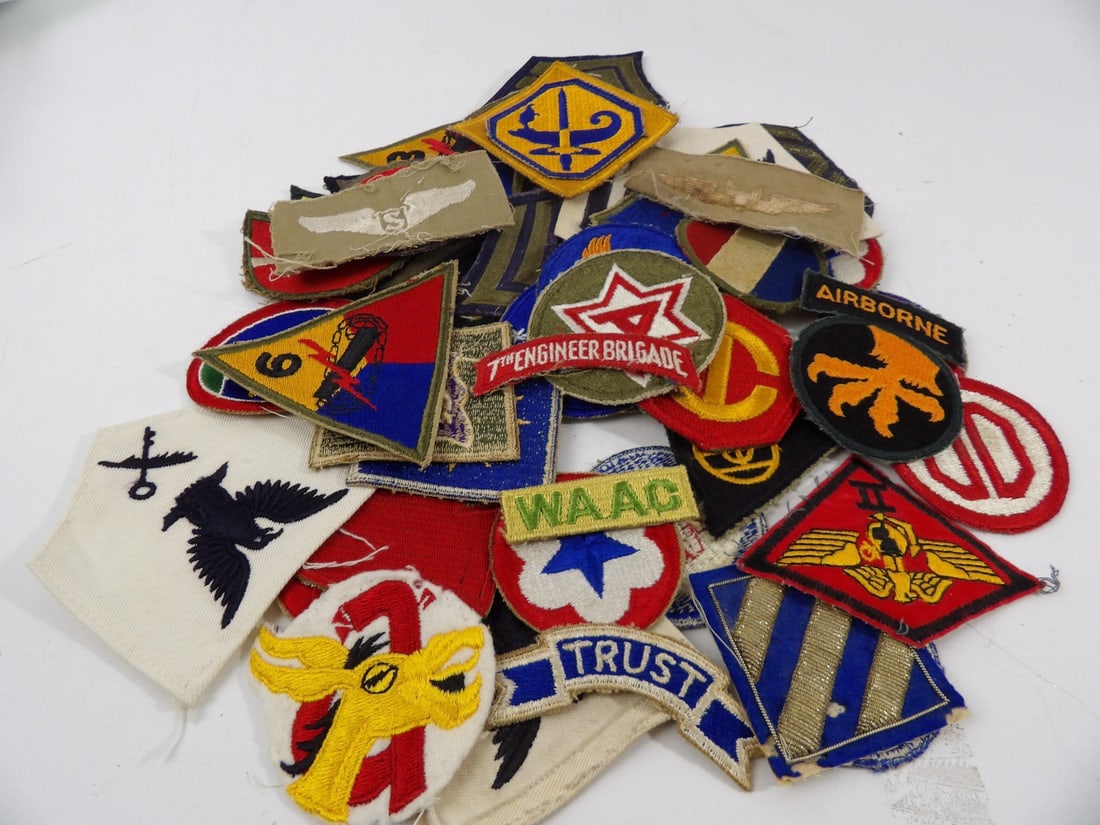 Large Lot of WW2 WWII Shoulder Sleeve insignia Patches (1 of 6)