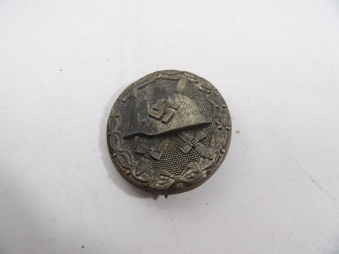 WW2 WWII German Silver Grade Wound Badge (1 of 3)