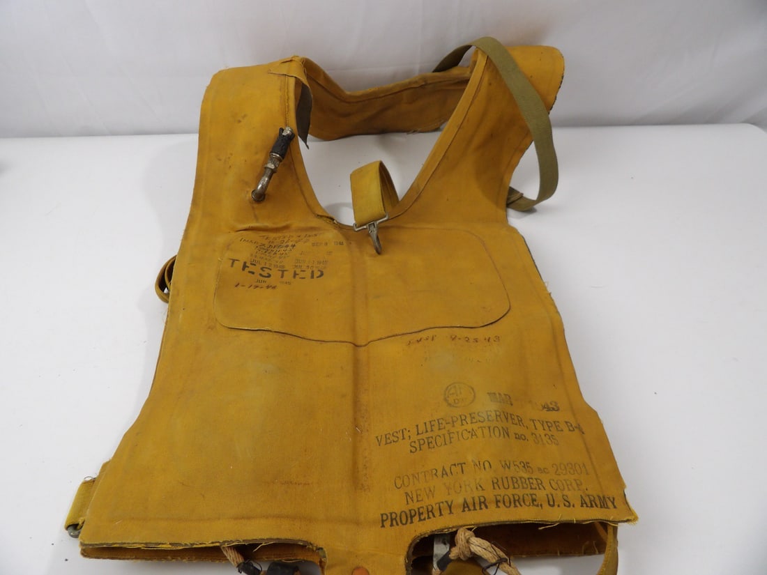 WW2 WWII AAF B-4 Life Preserver (1 of 9)