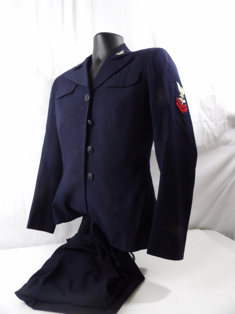 Named WW2 Us Navy Waves Aviation Machinest Mate 2nd class Uniform (1 of 11)