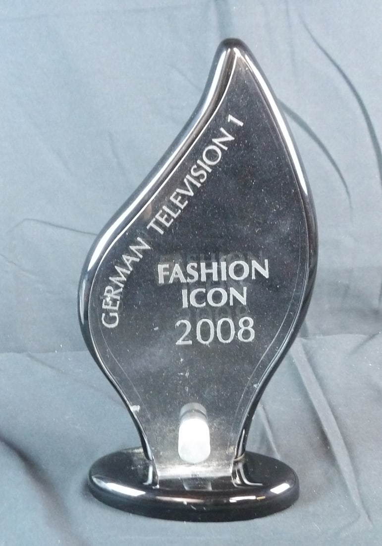 Prop Fashion Award Trophy from Sacha Baron Cohen's Hit Satire "Bruno": Base is a little loose just needs tightening