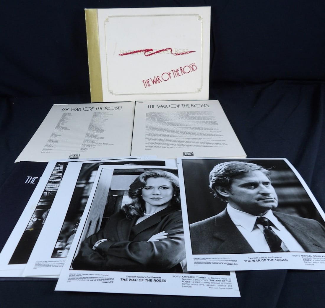 Movie screening press kit for 1989 hit The war of roses (1 of 6)