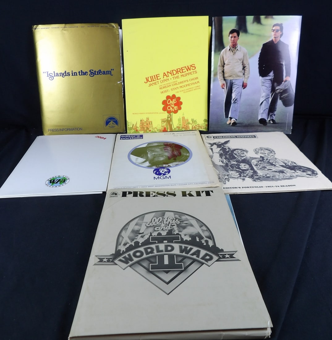 Large lot of movie screening press kits and Tv promotional kits (1 of 9)