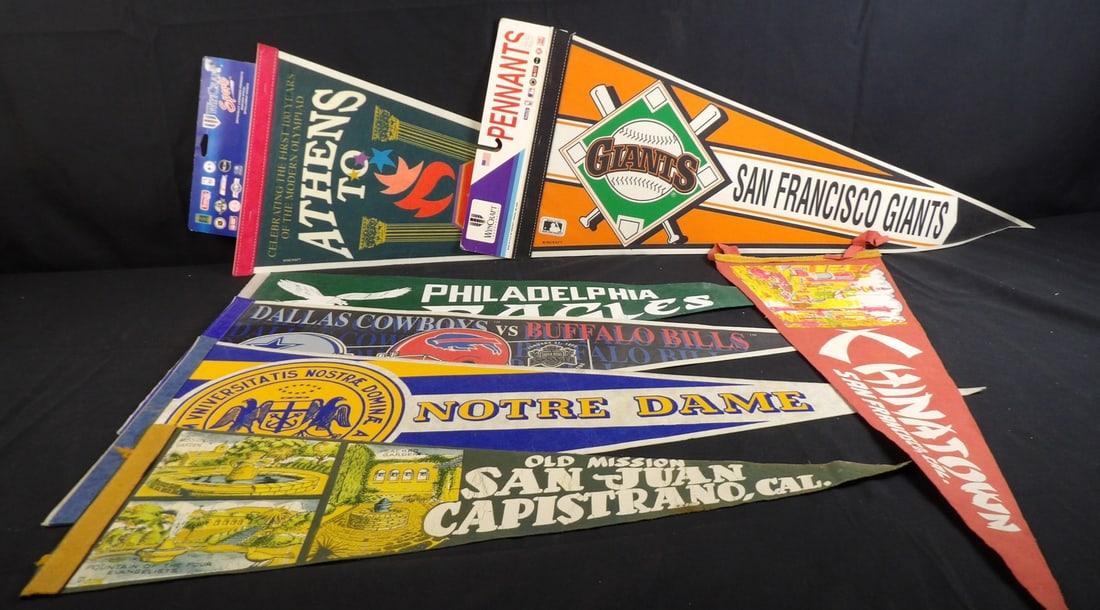 Mixed lot of vintage Felt Pennants (1 of 9)