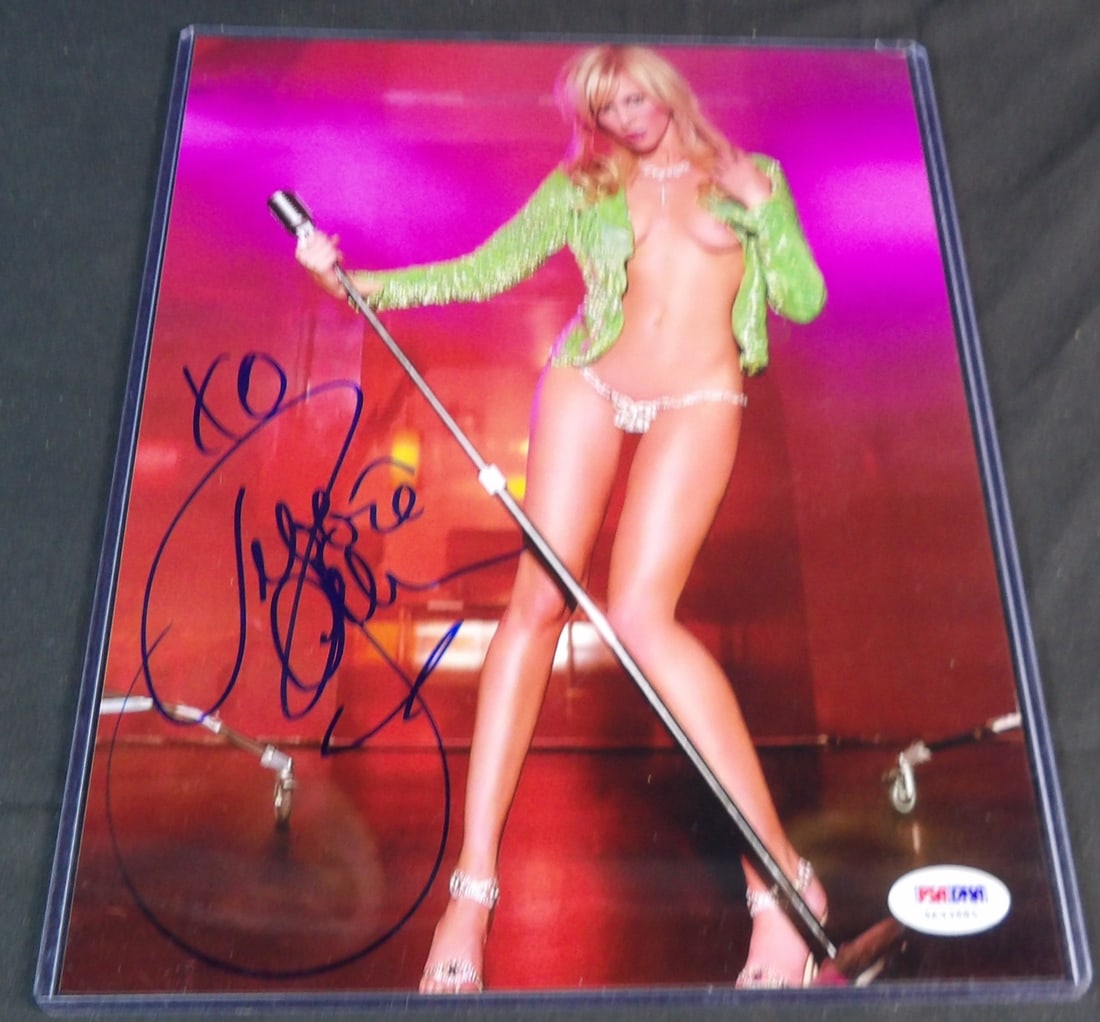 Debbie Gibson Autographed Photograph: PSA Certified 8x10