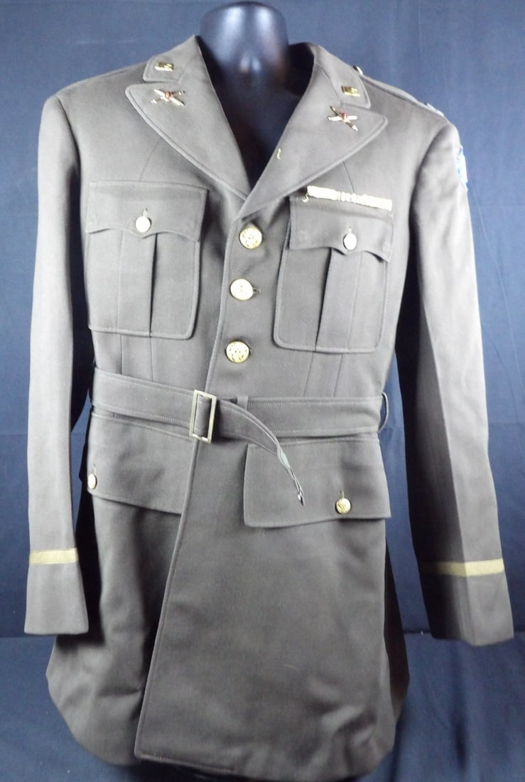 Named WW2 WWII Coastal Artillery Officers 4 Pocket Jacket: Named to a captain Don Black. Don would serve 31 years that would span across 3 wars. H would retire a Colonel. Ribbon bar is tathered. Pinback Captains bars. Clutch back officers Insginia