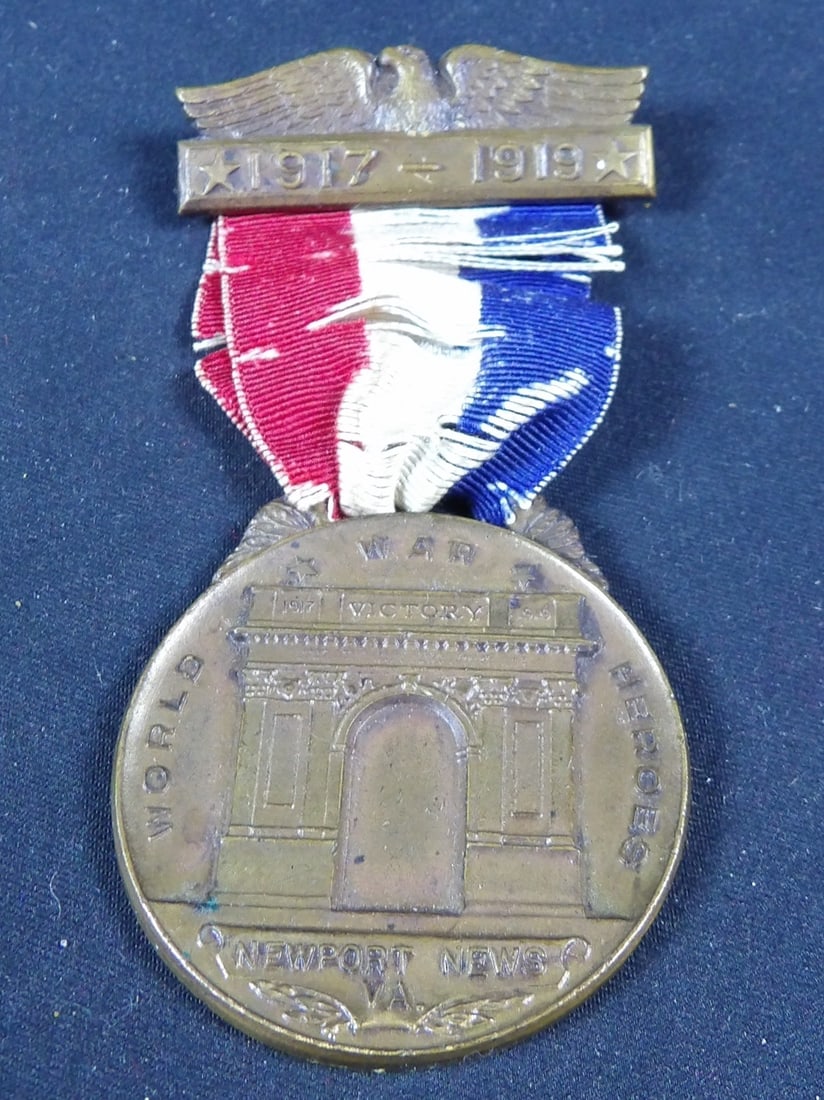 Extremely rare named WW1 Victory Arch Newport news Va Medal: Named to H.J Williams. Ribbon shows wear and seperation. These medals were given out by Newport News to returning WW1 Veterans. Hard to find medal