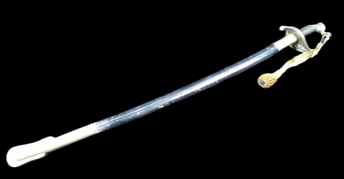 1961 Dated USN Officers inscribed presentation sword (1 of 16)