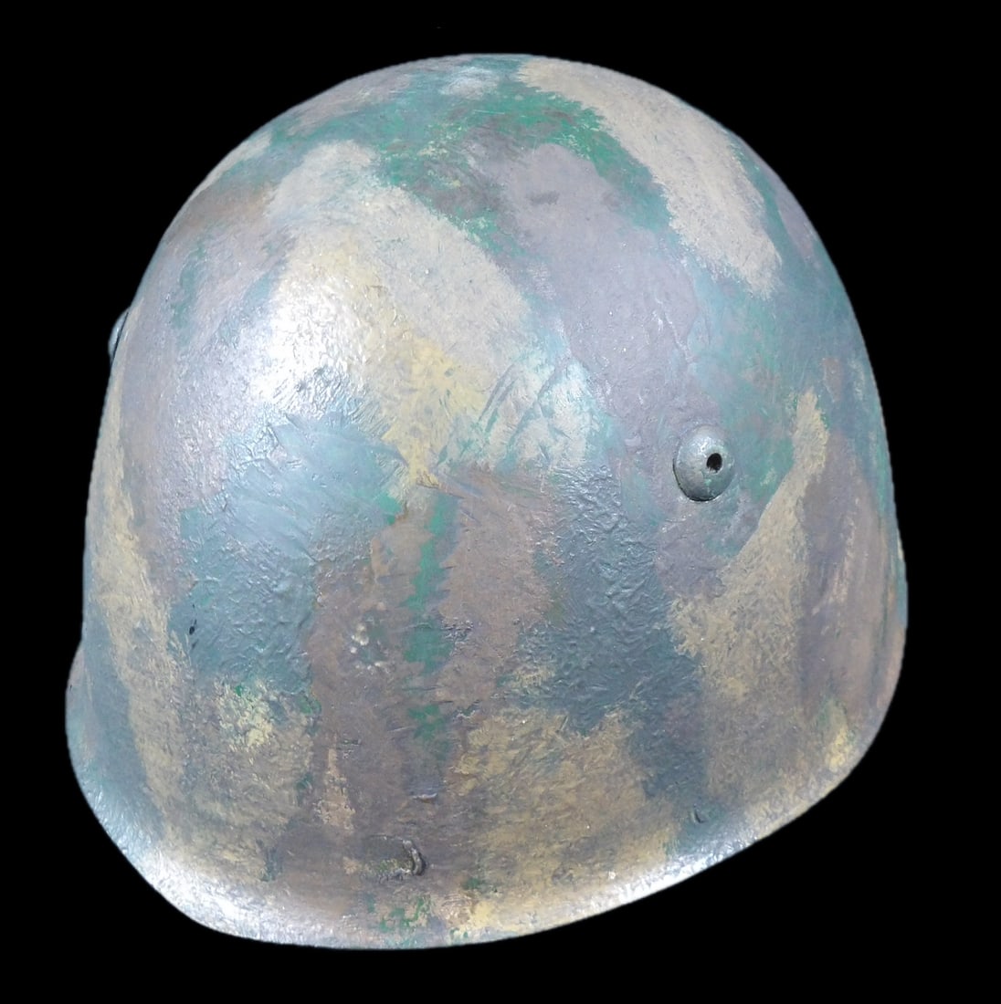 WW2 WWii Italian M33 combat helmet. Possible post war camoflauge paint (1 of 7)