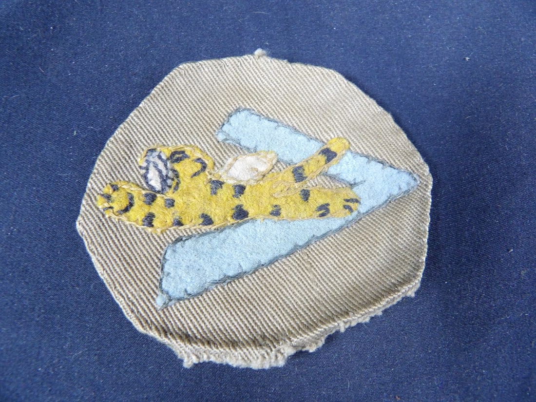 WW2 WWII AVG Flying tigers patch Autographed by Dick ROssi and Edward Rector on reverse (1 of 4)