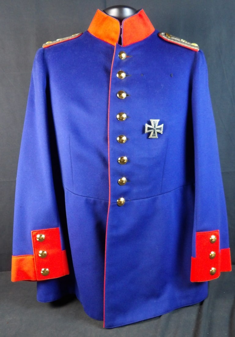 WWI Imperial Prussian 6th Infantry German 1st Lt Officers Tunic: Small moth nip on back collar. WW1 1st class Iron Cross with maker mark