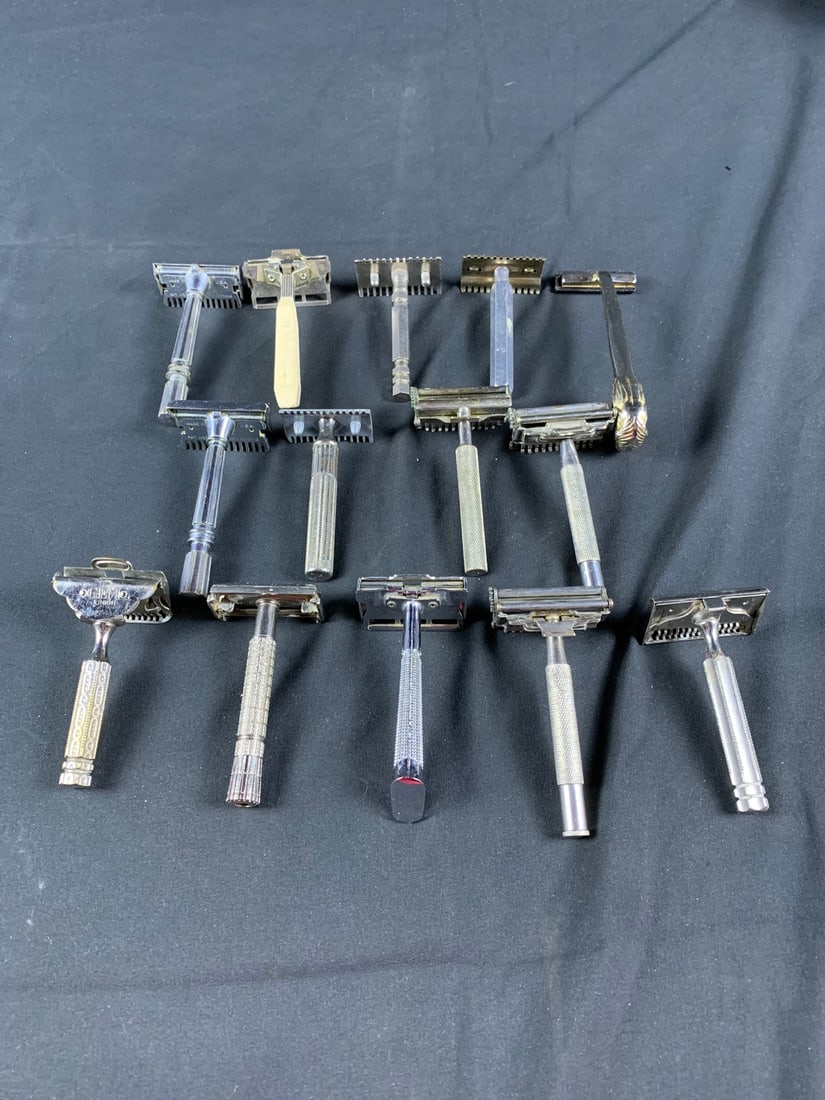 Lot of Vintage Razors.: Includes Various Makers including Valet and Gem. Total of 14 Pieces
