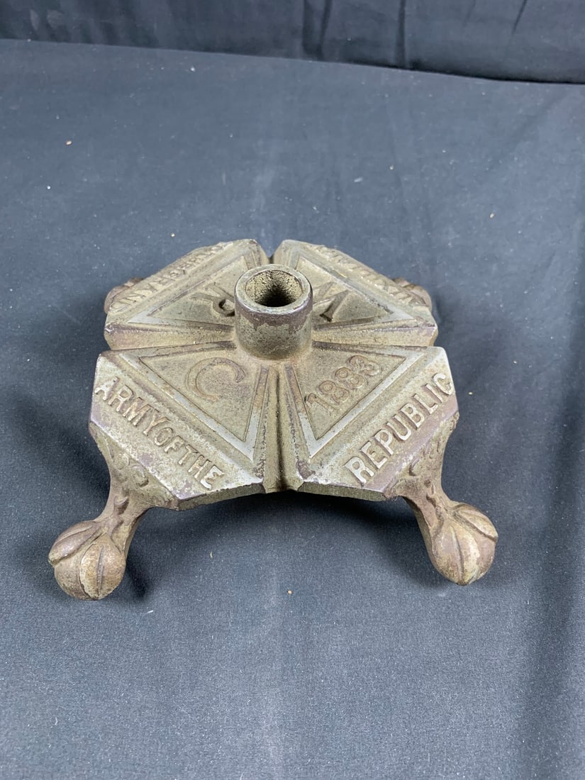 Grand Army Of The Republic Woman's Relief Corps cast iron flag stand (1 of 3)