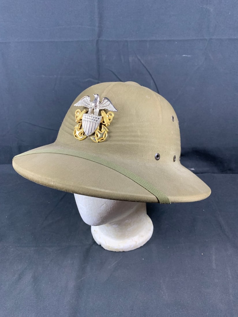 US Navy Pith Helmet with 2 piece Cap Badge (1 of 9)