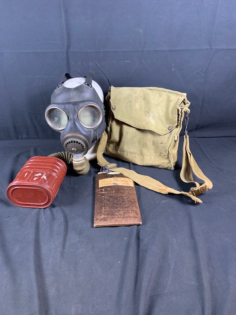WW2 WWII British Army No 4 Gas mask and bag (1 of 9)