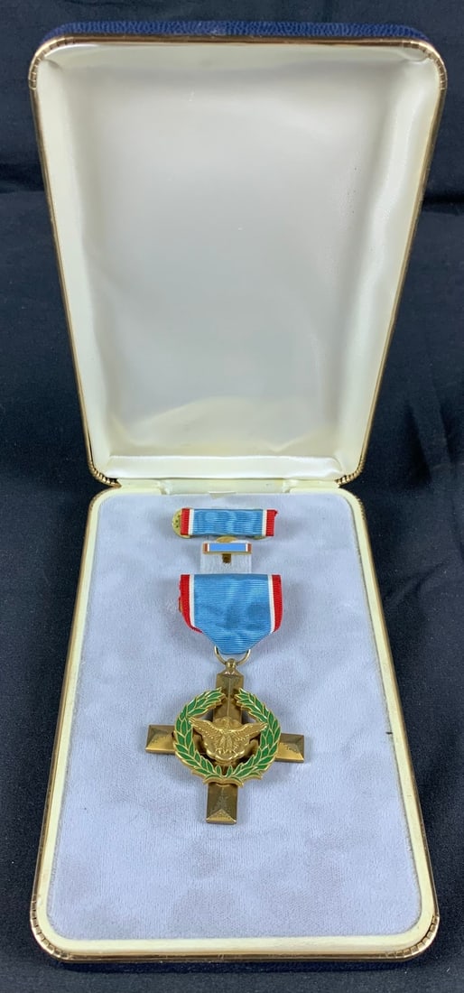 Rare Vietnam Era Air Force Cross Medal and presentation case. (1 of 2)