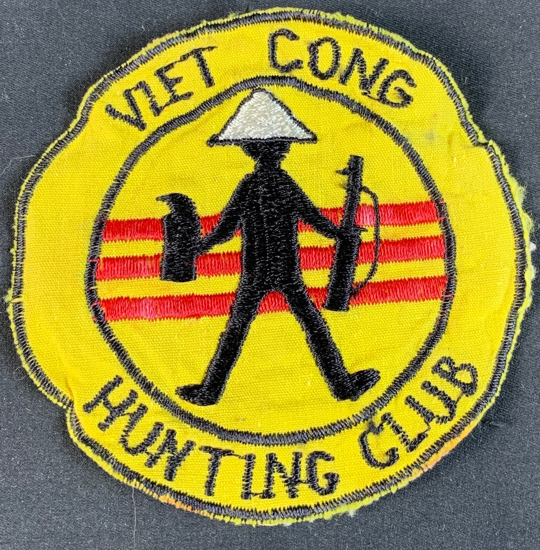 Original Vietnam Era Vietnamese Made Us Army Novelty Patch Viet Cong club by Cheap Charlie (1 of 2)