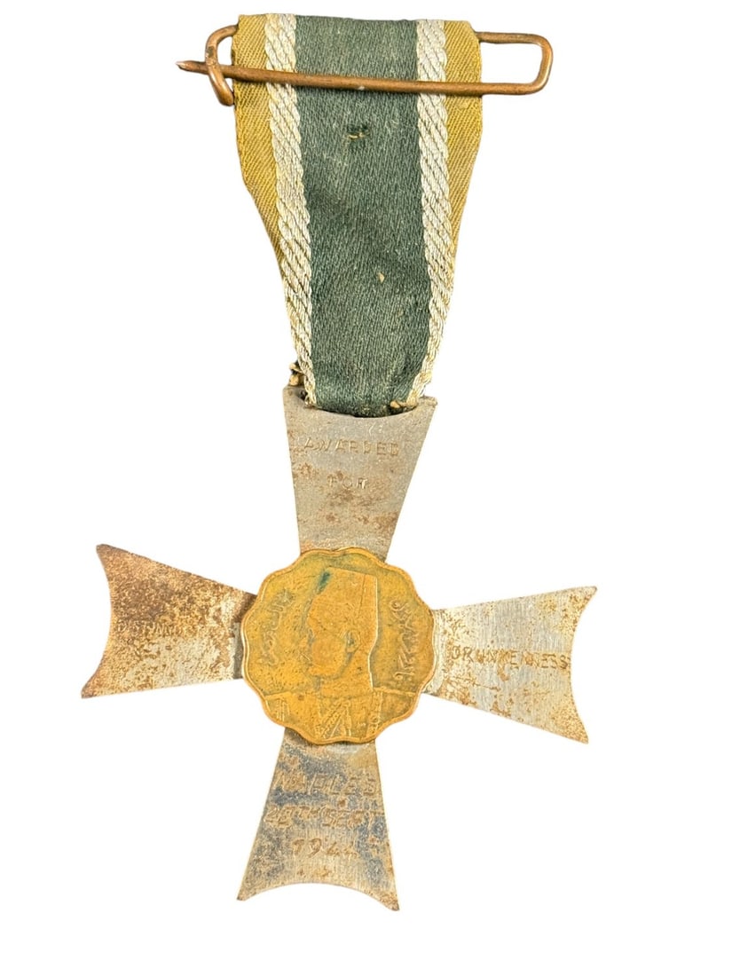 WWII 1st Div. Novalty Prank Medal (1 of 5)