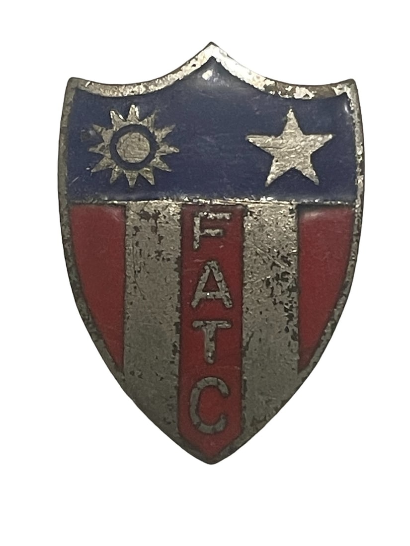 Extremely Rare WWII CBI Field Artillery Training Center Badge / DUI (1 of 3)