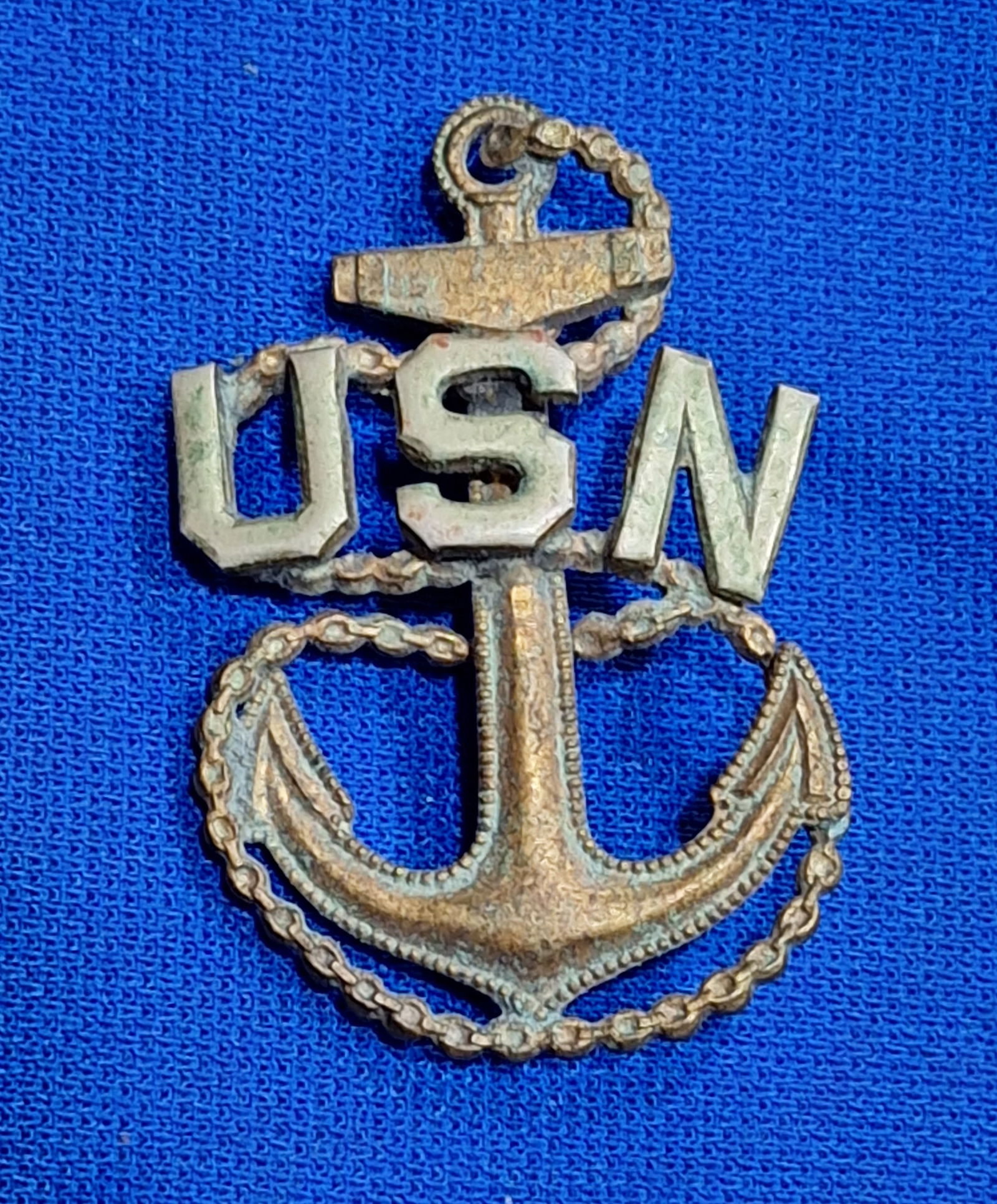 WWII Australian Theater made by KG Luke - U.S. Chief Petty Officer Hat Badge (1 of 2)