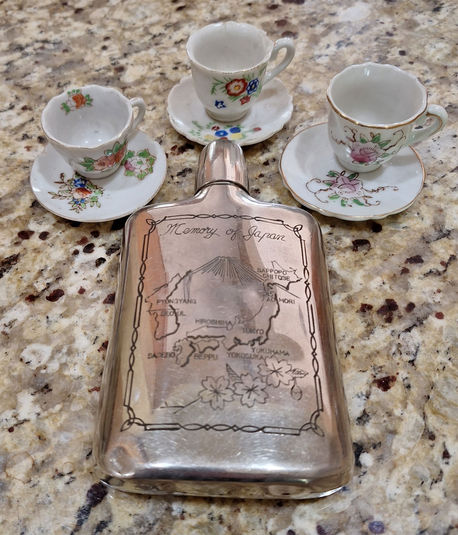 WWII Japan Theater / Occupation made Saki Flask and Cup Set (1 of 4)