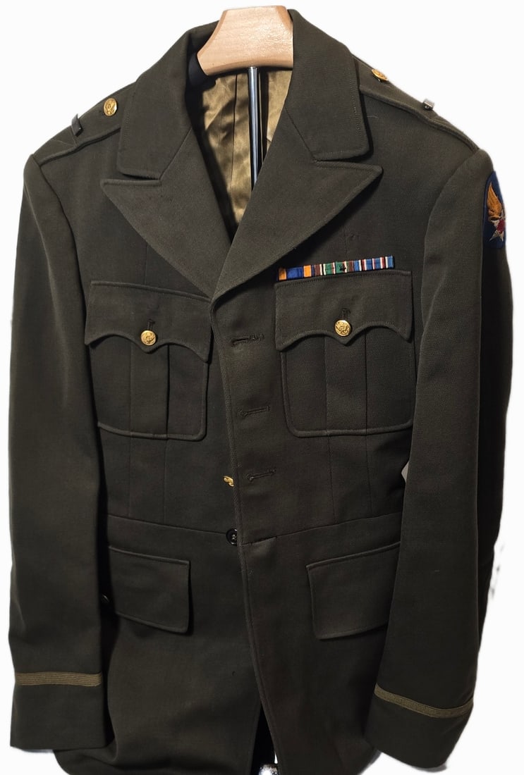 WWII Officer Uniform AAF Lt named inside but last name is harder to read. (1 of 8)