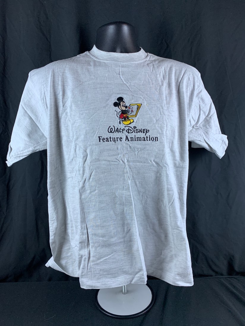 Original vintage Walt Disney Feature Animation Studios crew shirt (1 of 5)