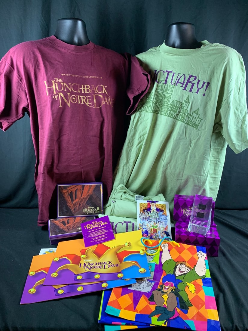 Large lot of original Walt Disney Hunchback of Notre Dame crew gifts and movie premiere promotional (1 of 13)