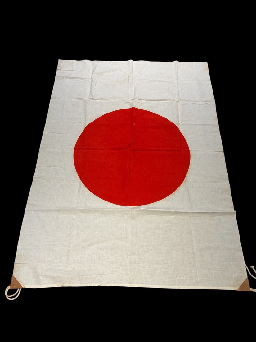 WWII Japanese Flag: Linen in excellent condition. 5' x 3'