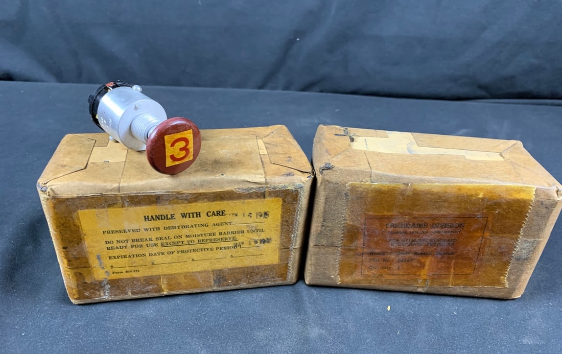 WW2 WWII B-17, B-25, B-24, B-29 Prop Feathering Switch NOS sealed in box (1 of 10)
