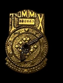 1941 TOM MIX STRAIGHT SHOOTER SIX-GUN DECODER badge pin Ralston radio premium