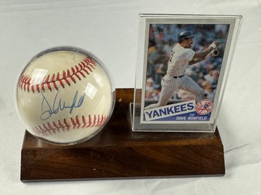 Dave Winfield Autographed Baseball Display