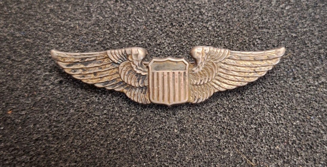 WWII Luxenberg made 1st Pattern 2 inch U.S. Pilot Wing: 2" shirt size Luxenberg 1st Pattern Pilot Wing