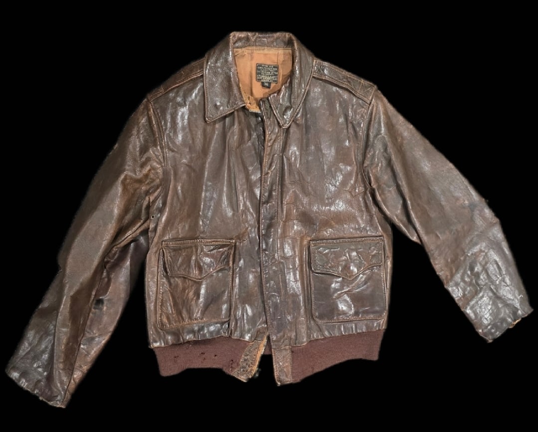 WWII A2 by Aero Leather sz 36 , named to Lester E Lohnes.: WWII A2 by Aero Leather sz 36 , named to Lester E Lohnes. *missing wrist cuffs, but otherwise very movable, no major issues with leather at all, really in great shape. *Lesters WWII are out there some