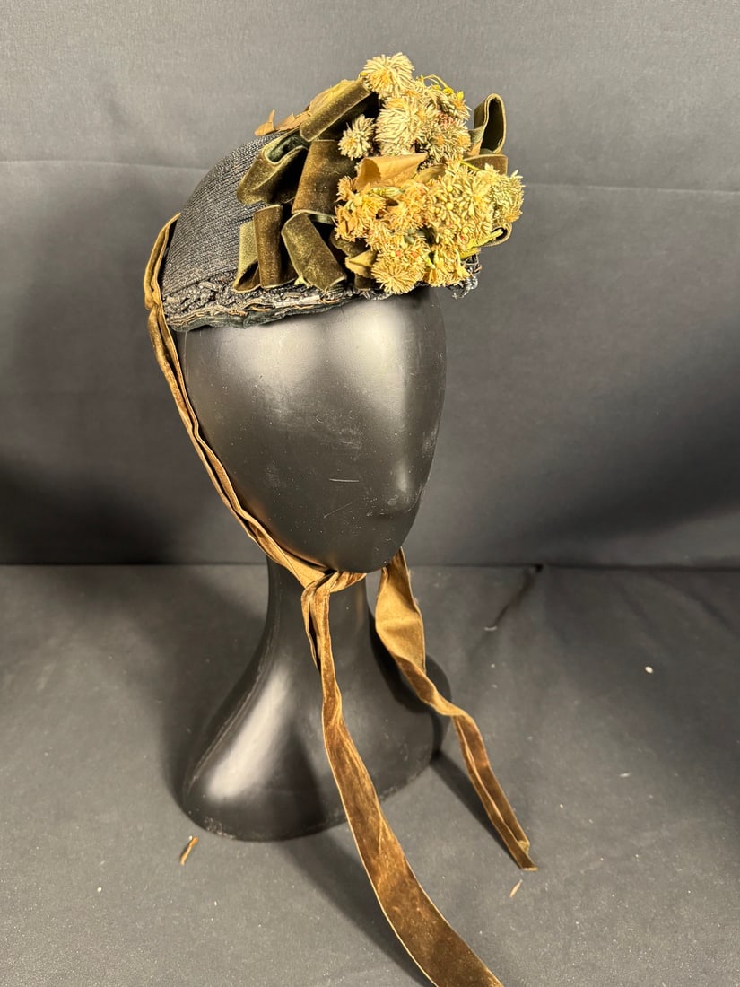 Victorian era Bonnet with velvet ribbon and flowered adornments - France: Glass beaded trim. Made in France
