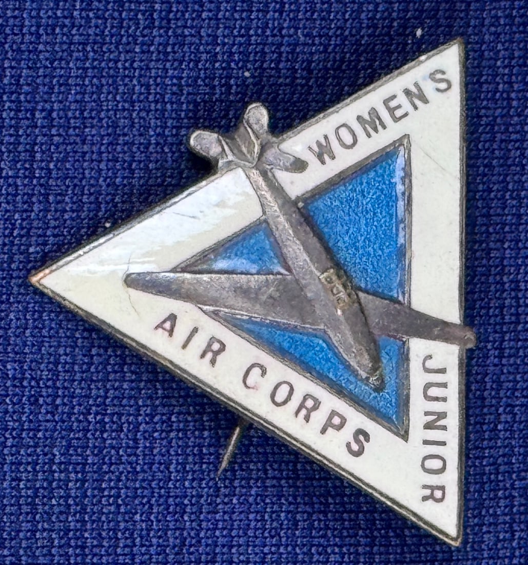 Rare WWII Era Junior Women?s Air Corps Enamel Membership Pin (1 of 2)
