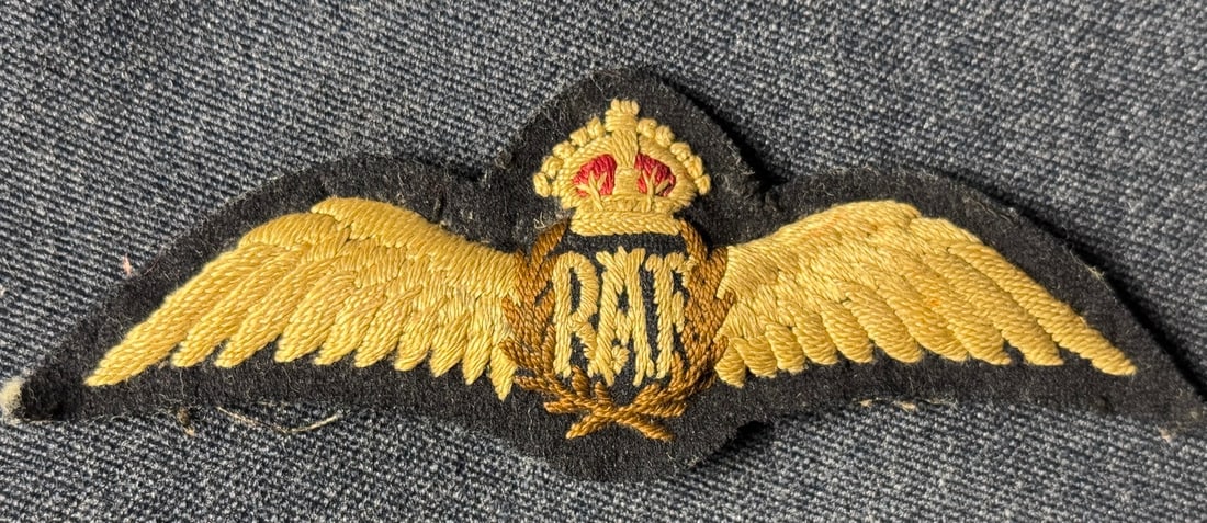 WWII RAF - RCAF Padded Pilots wings (1 of 2)