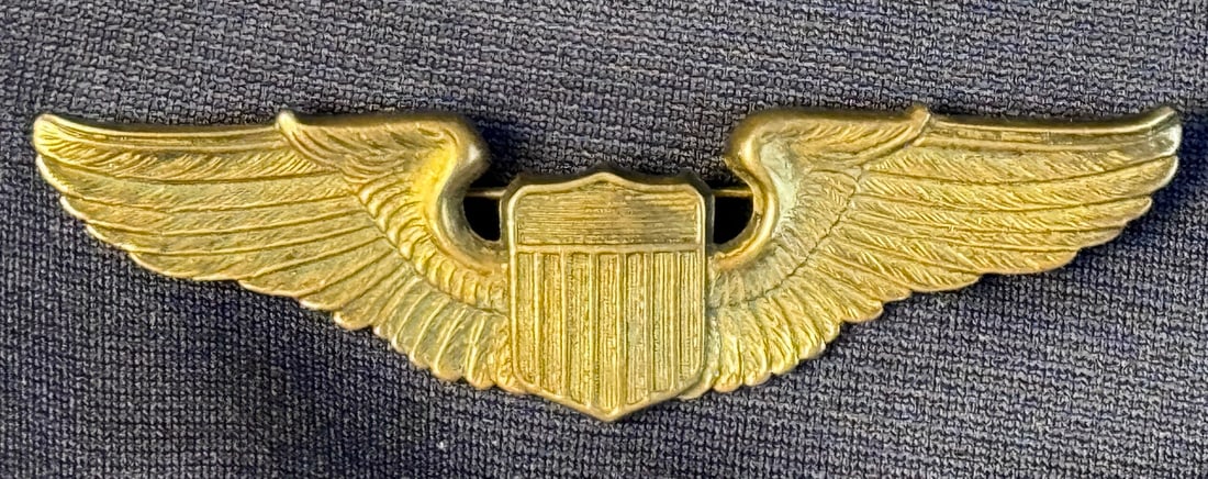 1930s-1940s AAF 3in Pilots Wings: Fine feathered example. Pinback with raised sterling hallmark.
