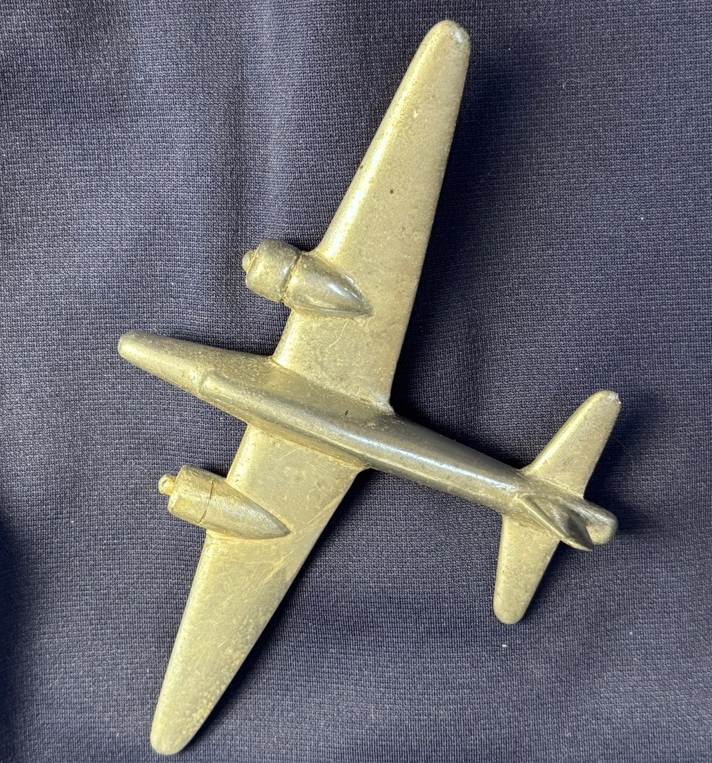 WWII RAF Vickers Wellington Trench Art: 7in Aluminum trench art rendition of the famous Vickers Wellington Bomber
