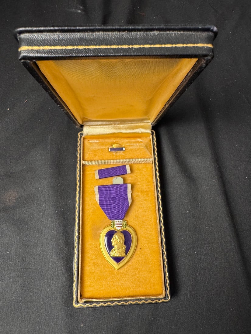 WWII Era U.S. Purple Heart Medal in Presentation Case (1 of 3)
