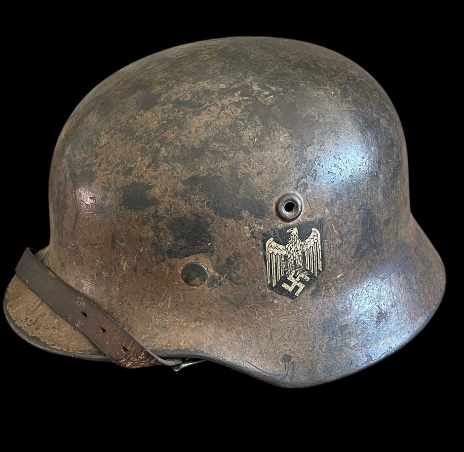 WWII M40 German Army SD Camo Helmet with strap (1 of 8)