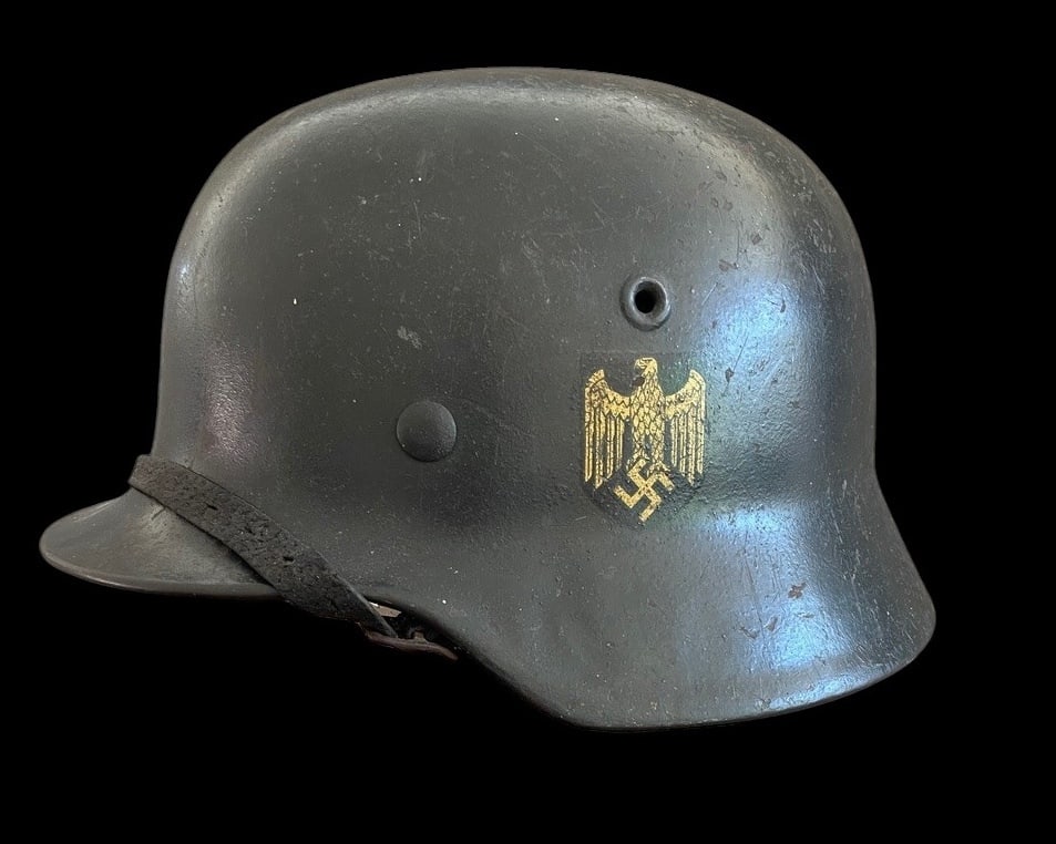 WWII German Kreigsmarine SD M40 Helmet with strap (1 of 8)