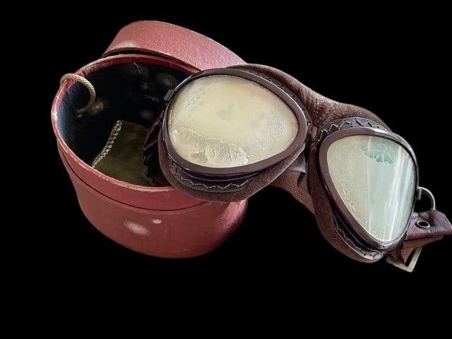 WWII Japanese Flight Goggles with case (1 of 2)