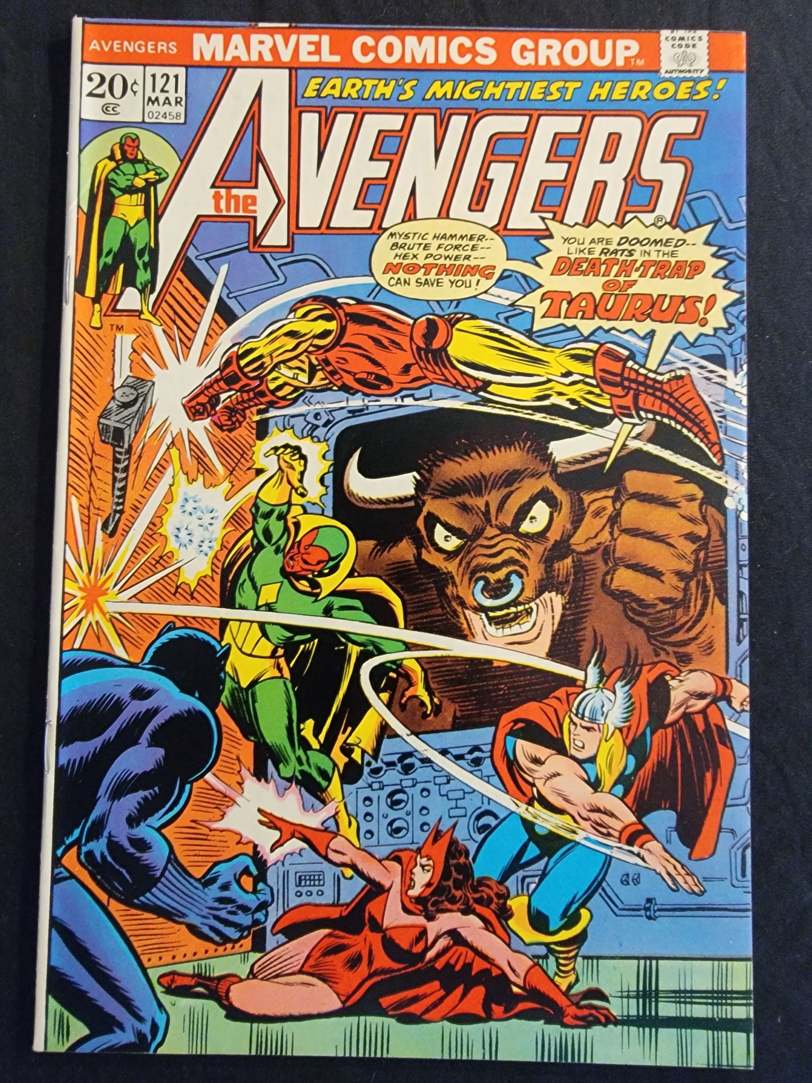 Marvel Comics The Avengers 121 1974 Bronze Age Raw Mid-Grade Copy (1 of 2)