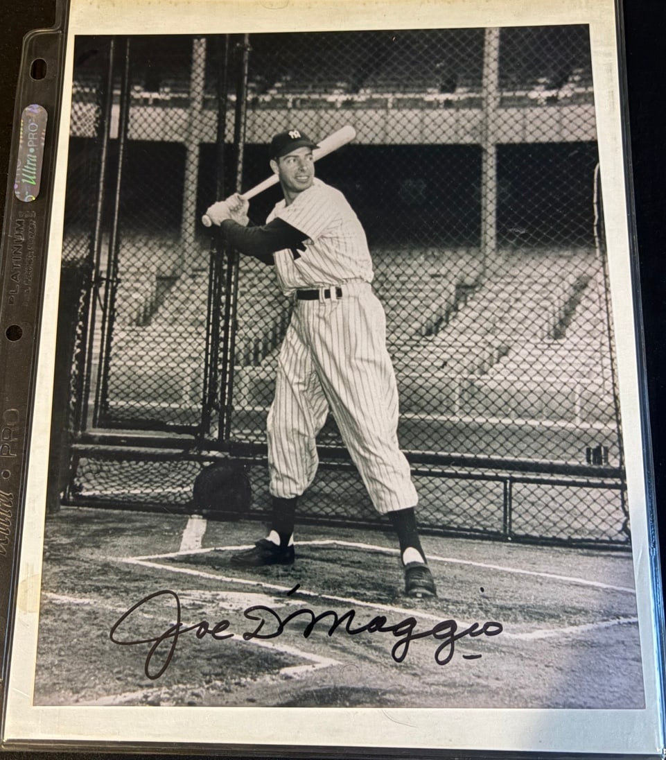 Joe DiMaggio Signed New York Yankees Glossy Black and White 8x10 Baseball Photograph (1 of 1)