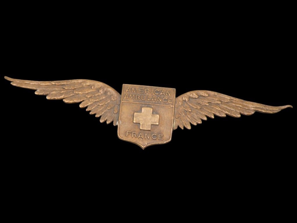 Rare WWI 1916 American Ambulance Field Service cap badge: Original as shown