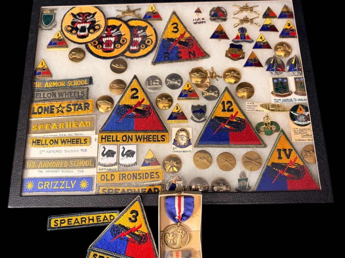 WWII-Current Armored Insignia collection: Mixed collection of insignia. All as shown