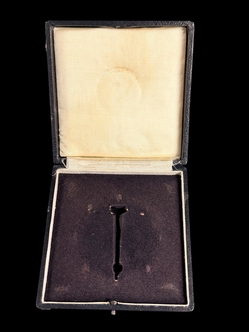 WWII German Cross in Gold Presentation Case (1 of 3)