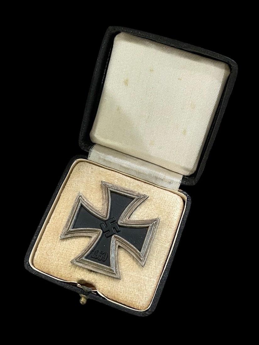 WWII Cased Iron Cross 1st Class EKI: Fine example with original case